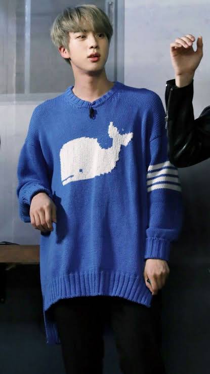 prdixexx's tweet photo. Meron bang ARMY moots dyaaan? 

Here's our BTS Jin inspired crochet sweater 🐳

This is purely handmade and made of premium yarn.
Size: M-XL (model size: M)
 💌 for inquiries &amp; interested

: wts lfb ph bts bangtan jin seokjin whale sweater https://t.co/fJVYc76o3t