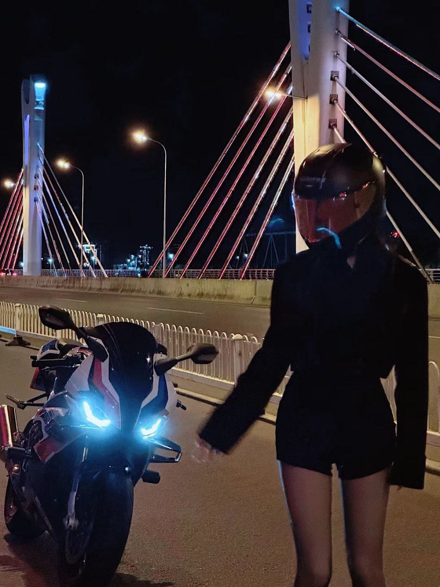 Maranda85368361's tweet photo. 良い週末を！ 仲の良い友達とドライブしてるだけです🏍 https://t.co/28HrmOsxIu