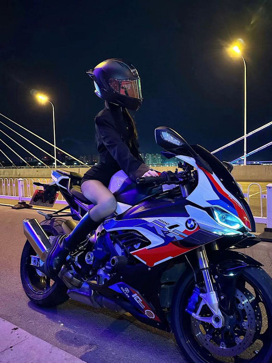 Maranda85368361's tweet photo. 良い週末を！ 仲の良い友達とドライブしてるだけです🏍 https://t.co/28HrmOsxIu