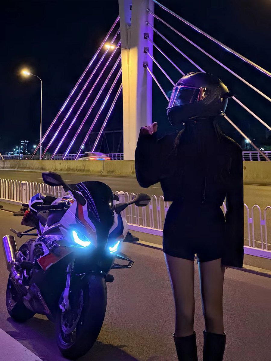 Dorothy6665's tweet photo. 良い週末を！ 仲の良い友達とドライブしてるだけです🏍 https://t.co/SJUYDVJysV