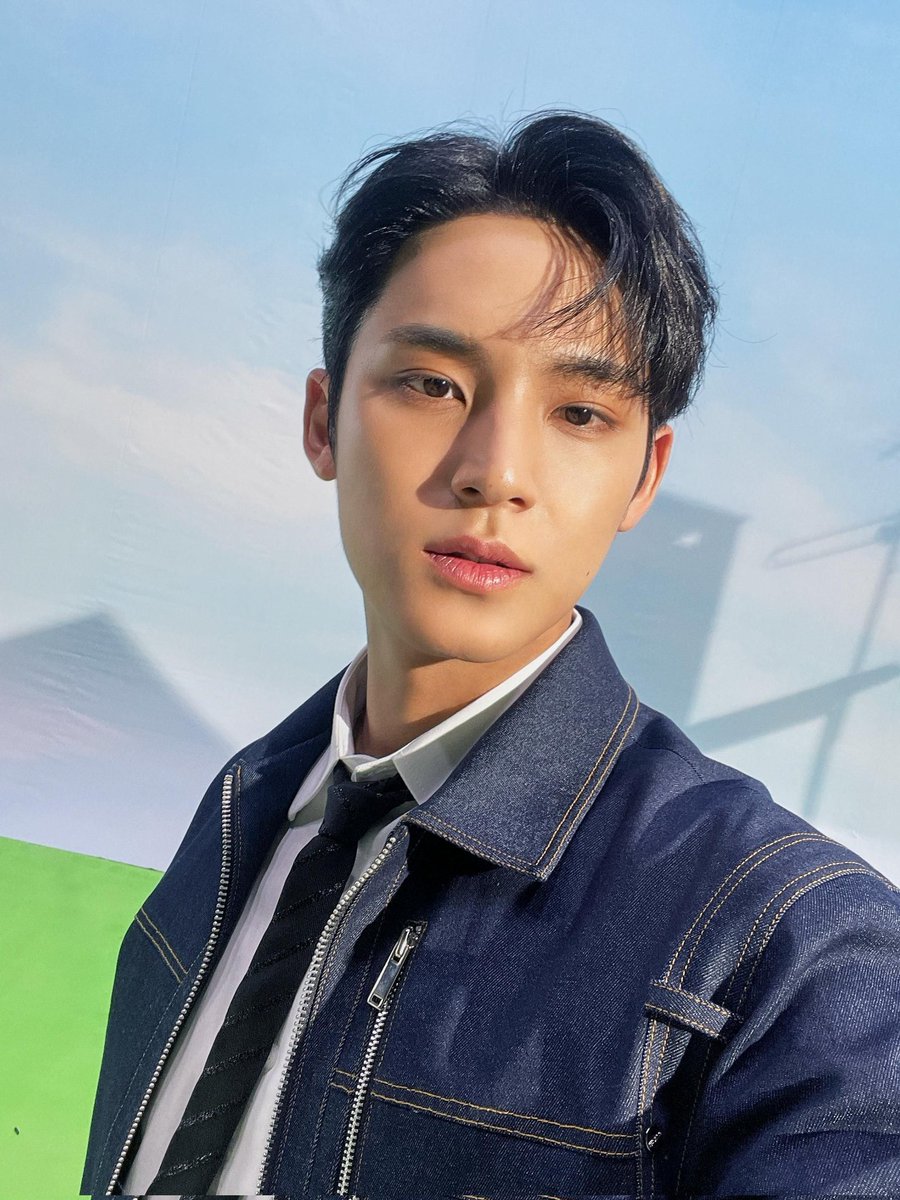 boysbetwt's tweet photo. Soy el más contento de poder estar feliz en el #Wooɑh·데뷔, disfrutando como se debe del #𝟷𝟷·𝟷𝟷𓈒࣪𖥔𝑐𝑜𝑑𝑒 y moviendo mi colita al ritmo de @wooahzip y este lanzamiento que se volvió de mis favs.  

⠀   ⠀◌ ֺ ׅ 🎸 𝓡e︐ n𝕚ce. https://t.co/gFGGebUDFD
