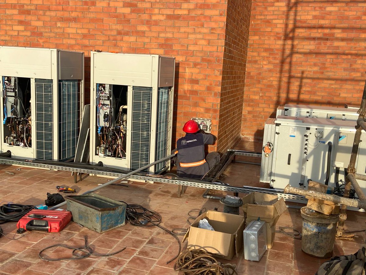 THERMOCOOLUG's tweet photo. AHU installation works for clean rooms. https://t.co/ayUfLLoclt