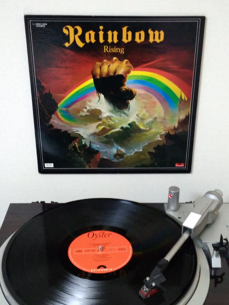 Rainbow - Rising (1976) 
#nowspinning #NowPlaying️ #vinylrecords #アナログレコード
#vinylcommunity #vinylcollection 
#rock #classicrock #heavymetal #hardrock #powermetal 
#rainbowband #ritchieblackmore #ronniejamesdio #cozypowell