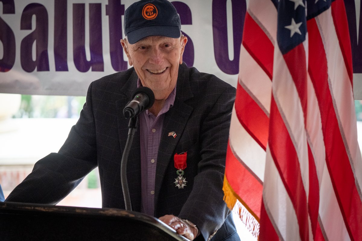 kenscar1's tweet photo. Another great and meaningful Military Appreciation Day at Clemson :-) Oh and the Tigers won 42-21! #VeteransDay2023 #clemsonfootball https://t.co/OQ5LmwUjfg