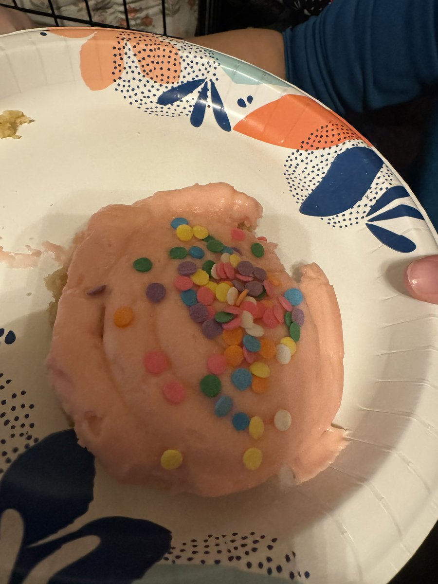 jameskersey5's tweet photo. @CrumblCookies the icing on my confetti cake cookie is mushy and melted into the cookie. The cookie was totally inedible. https://t.co/cO3DpmLA1Y