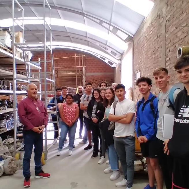 BahiaUtn's tweet photo. Nuestros estudiantes de Ingeniería y Sociedad visitaron la Plataforma Tecnológica de la Facultad en el @bahia_parque , acompañados por su profesor Omar Cura. Estuvieron en el C4P, UDITEC y la empresa Bahía Servicios Industriales BSI. A 11 años de la primera visita🧵 https://t.co/MUEfHmm8Lr