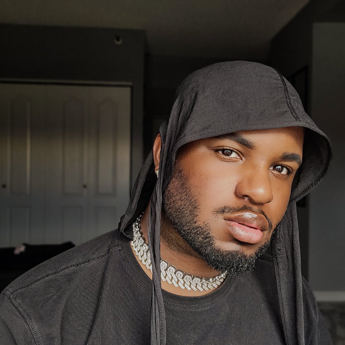 theejago's tweet photo. Whip your lovin' on me, baby. 
------------------------------------------------------------------
Azota tu amor sobre mí 
------------------------------------------------------------------
#fall #jackharlow #LovinOnMe https://t.co/hU4YryEena