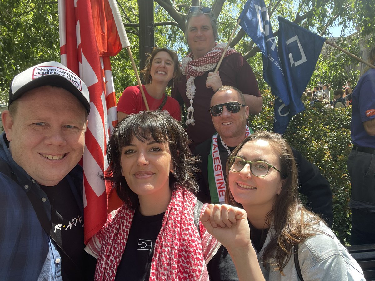 Unionists part of a massive crowd, calling for peace.

Crowd chanting “ceasefire now”.