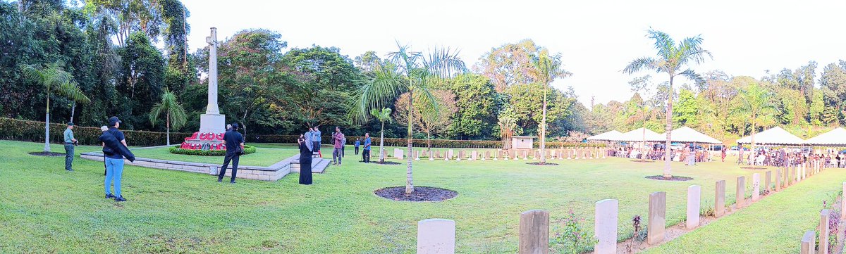 PakarPundit's tweet photo. @VickiTreadell @ukinaustralia @DefenceHQ @FCDOGovUK At Taiping War Cemetery #LestWeForget https://t.co/mHlJtJPfYh