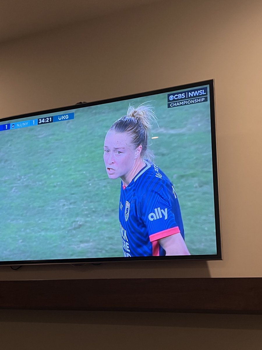 kicks4fun01's tweet photo. Wouldn’t be a game if Sonnett didn’t end up with dirt/grass on her face #nwslfinal https://t.co/7W3YD3m87b