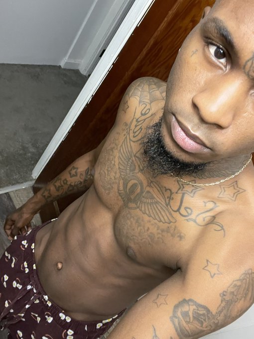 🖤🥷🖤 https://t.co/gxGcMC1ChY