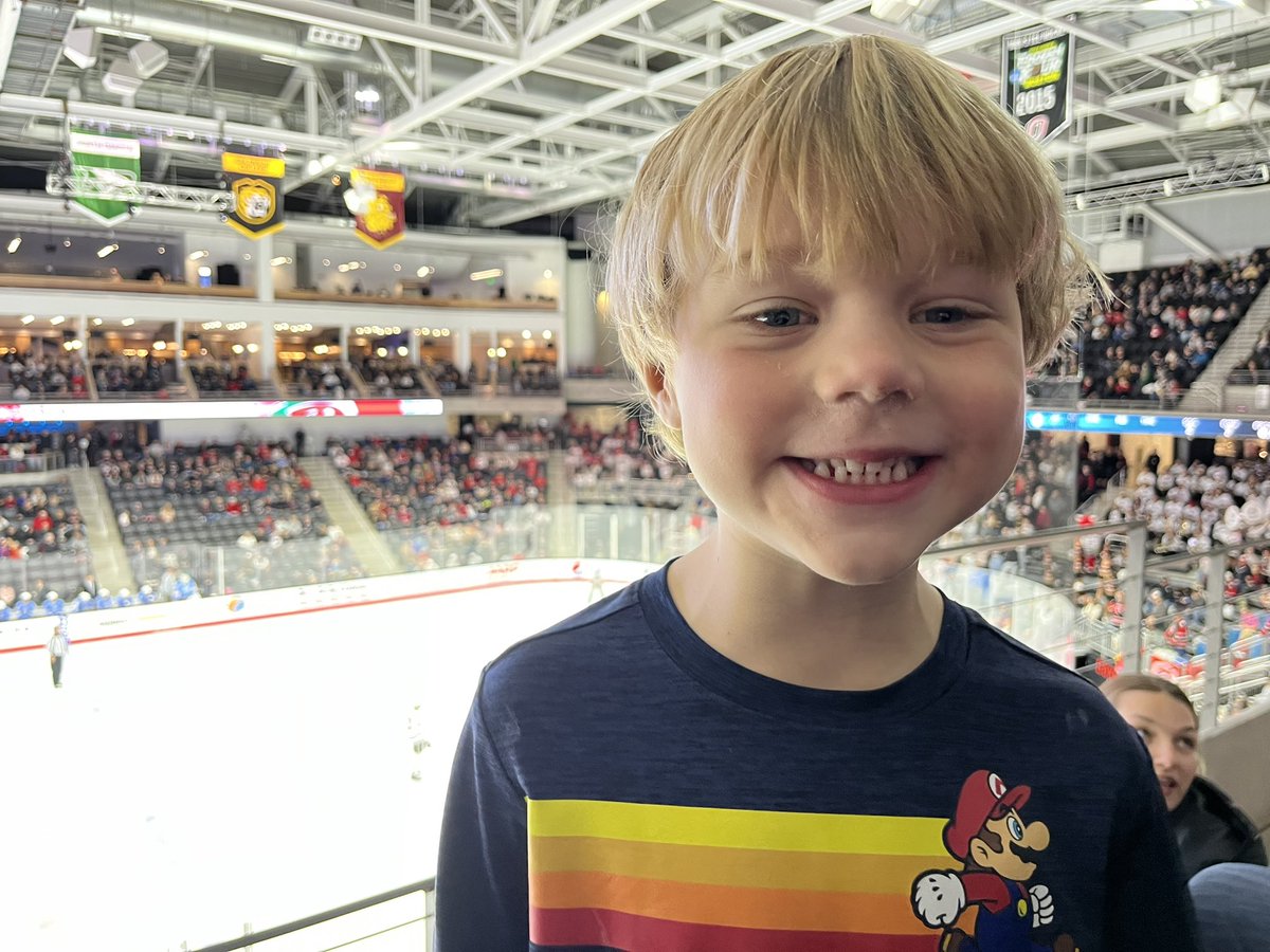 owhitneye's tweet photo. Let’s go, @OmahaHKY !!! https://t.co/pDMFS1IOSV