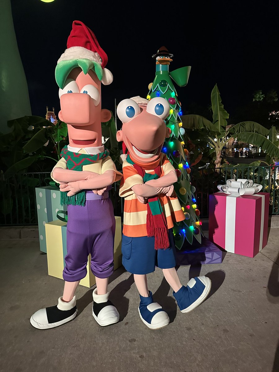 Phineas and Ferb meeting at Jollywood Nights at Disney’s Hollywood Studios! #JollywoodNights #HollywoodStudios #DHS #WaltDisneyWorld #WDW #DisneyWorld