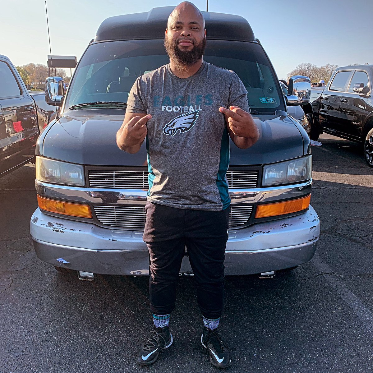 #VoiceOFPhiladelphia At The #philadelphiaeagles #philadelphia #eagles #tailgate #philadelphiaeaglestailgate #eaglestailgate For The #firsttime #first #time Ever Against The #dallasCowboys #debbieson #faceofhilltop #news #hiphopnews #battlerapnews #yyyeeaahhh !! . #BlackFlagMoveMe