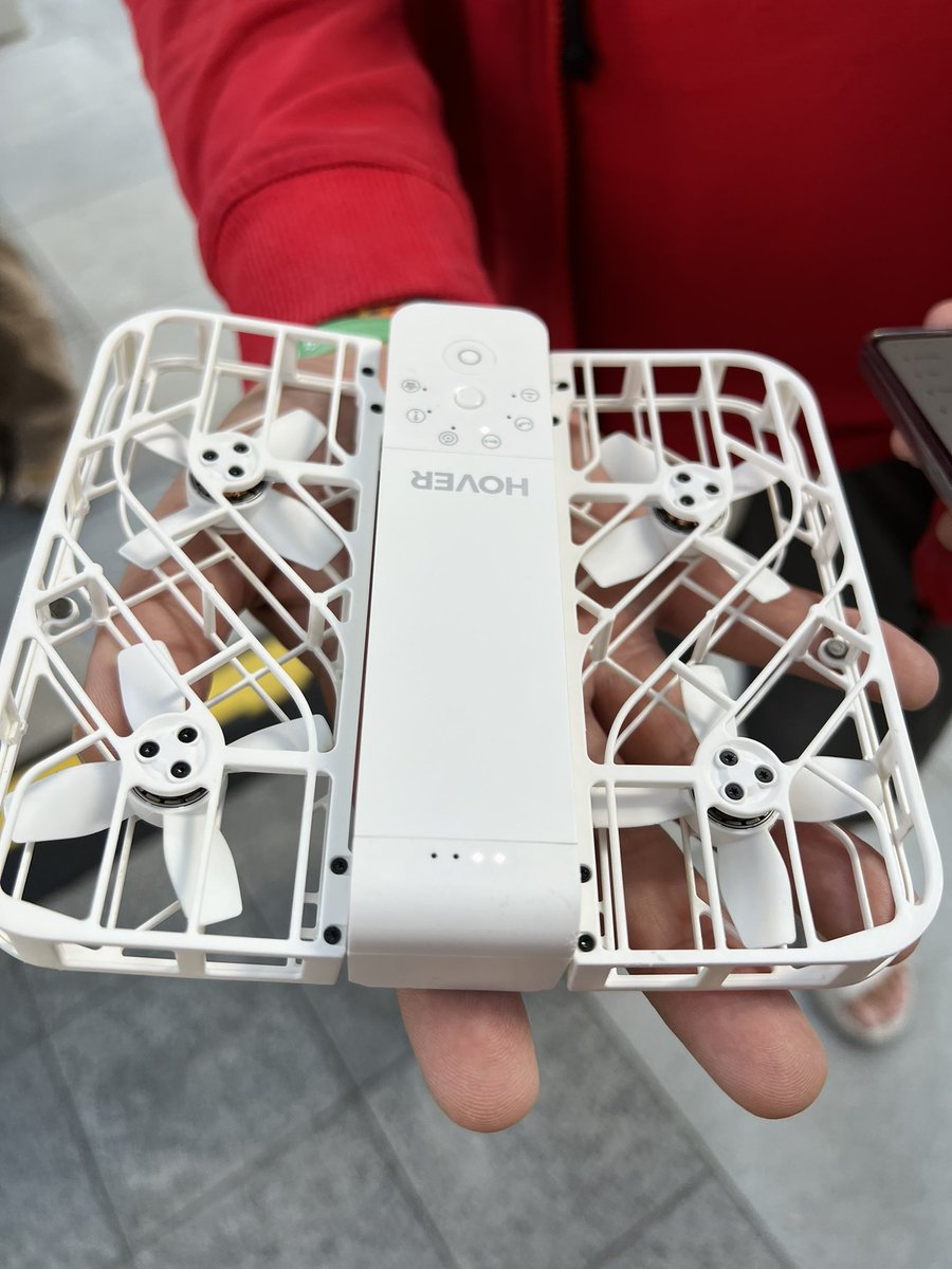 375drone's tweet image. 追尾して自撮りできるあdroneで@tks 高須さんが会場内をレポート中
#mfszjp #MFSZ2023