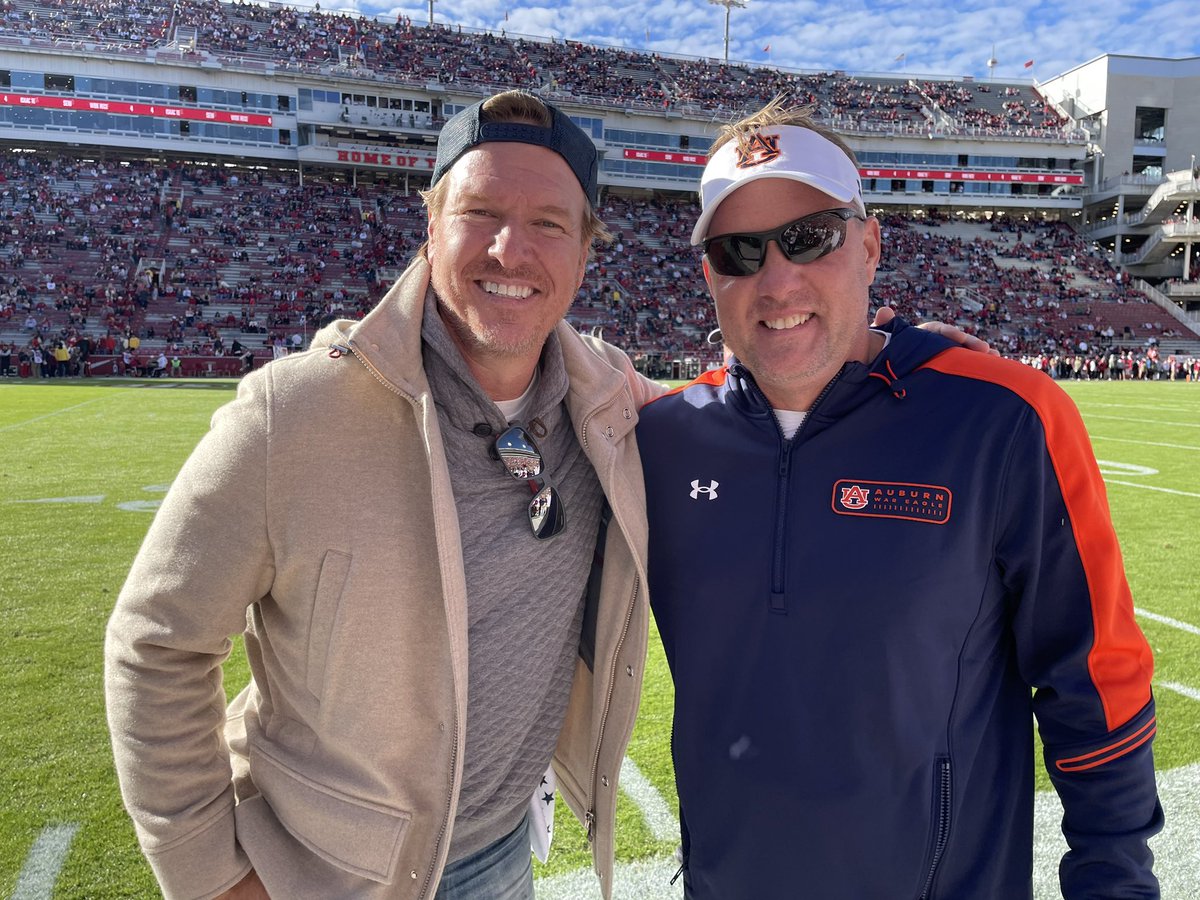 CoachHughFreeze's tweet photo. Undefeated when @chipgaines is with me!! Hey @joannagaines , can Chip get away a few more weekends? https://t.co/jhQkIUGpXU