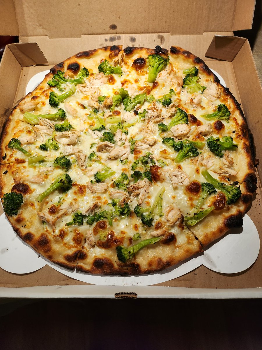 Chicken and broccoli pizza tonight from @pepespizzeria just in time for #oplive @OfficialOPLive @ReelzChannel #OPNation