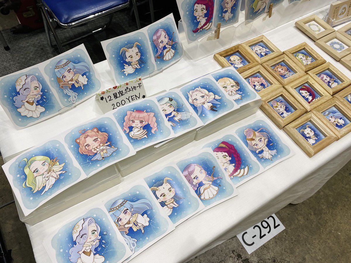chigisaki_'s tweet photo. 2日目～！
相変わらず本人不在ですが
どうぞよろしくお願い致します！

西1F C-292
※レジはC-293になります！

#デザフェス #デザフェス58 https://t.co/Ivj9pYEdj2