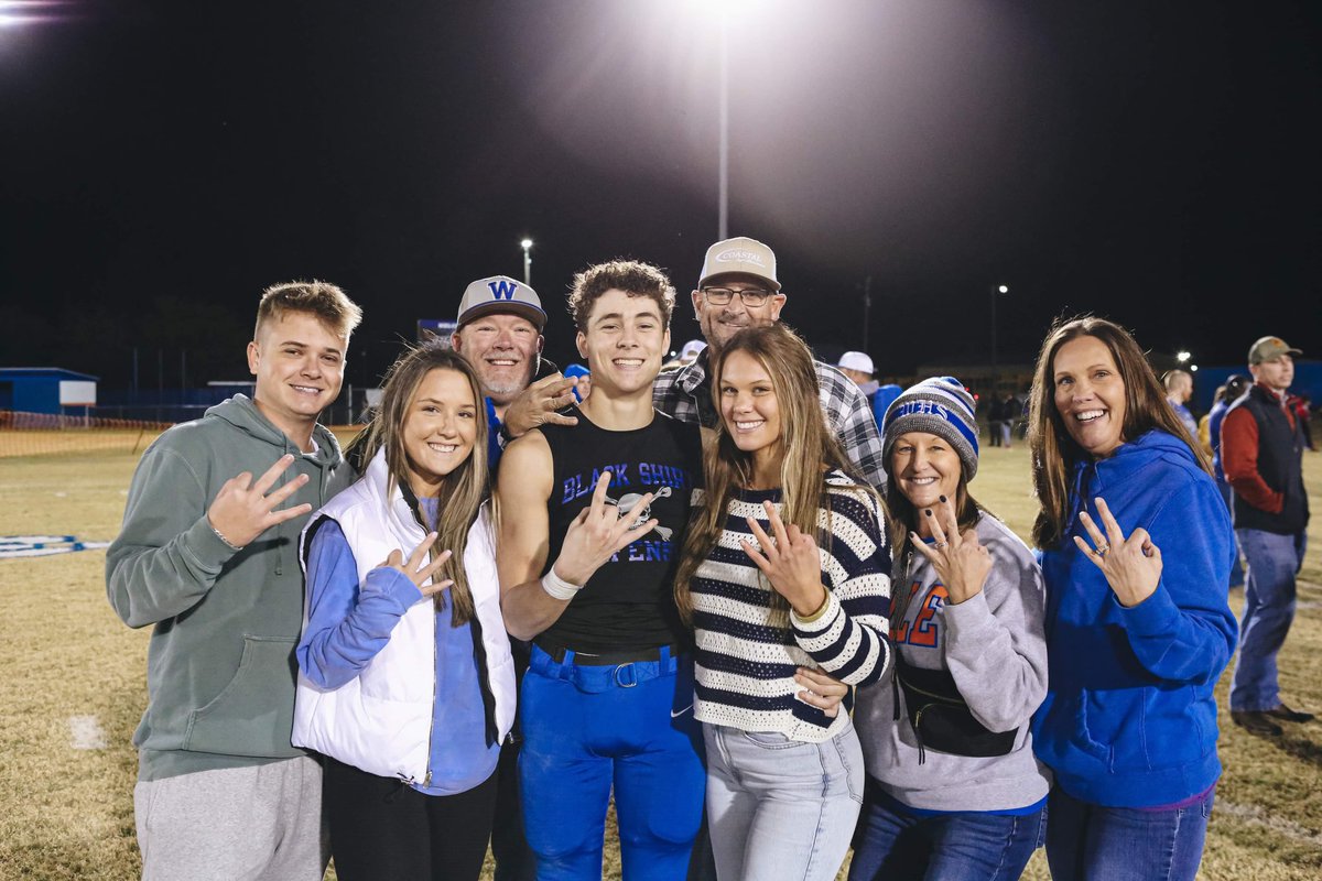 GeorgannaFisher's tweet image. Love this family of mine! #thirdround #wolfpack #3 #family