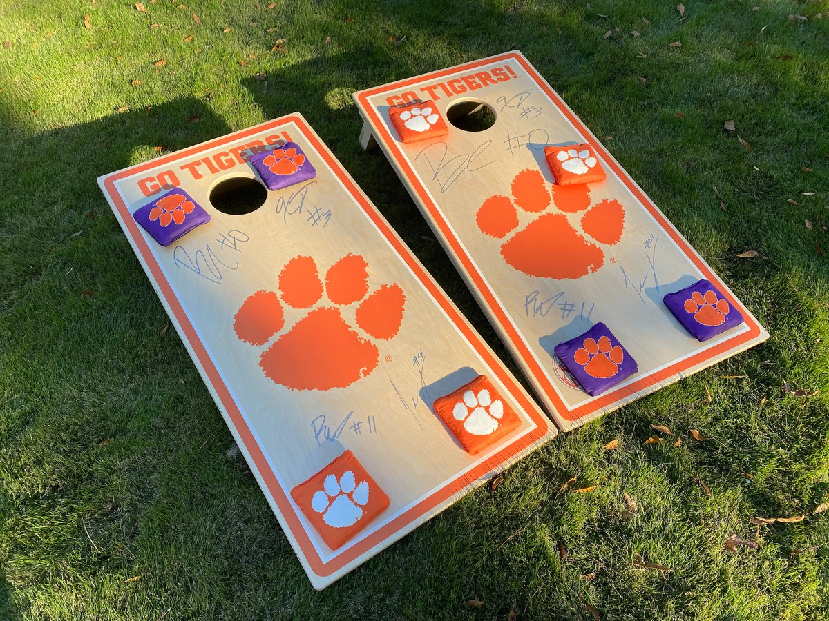 Only 15 sets of our custom Cornhole boards remaining.   These pro-style boards as seen on ESPN are signed by Barrett Carter, Jeremiah Trotter, Xavier Thomas and Peter Woods.  Order one this weekend and get a signed football from the 2022 class for FREE
dearoldclemson.myshopify.com/collections/fo…