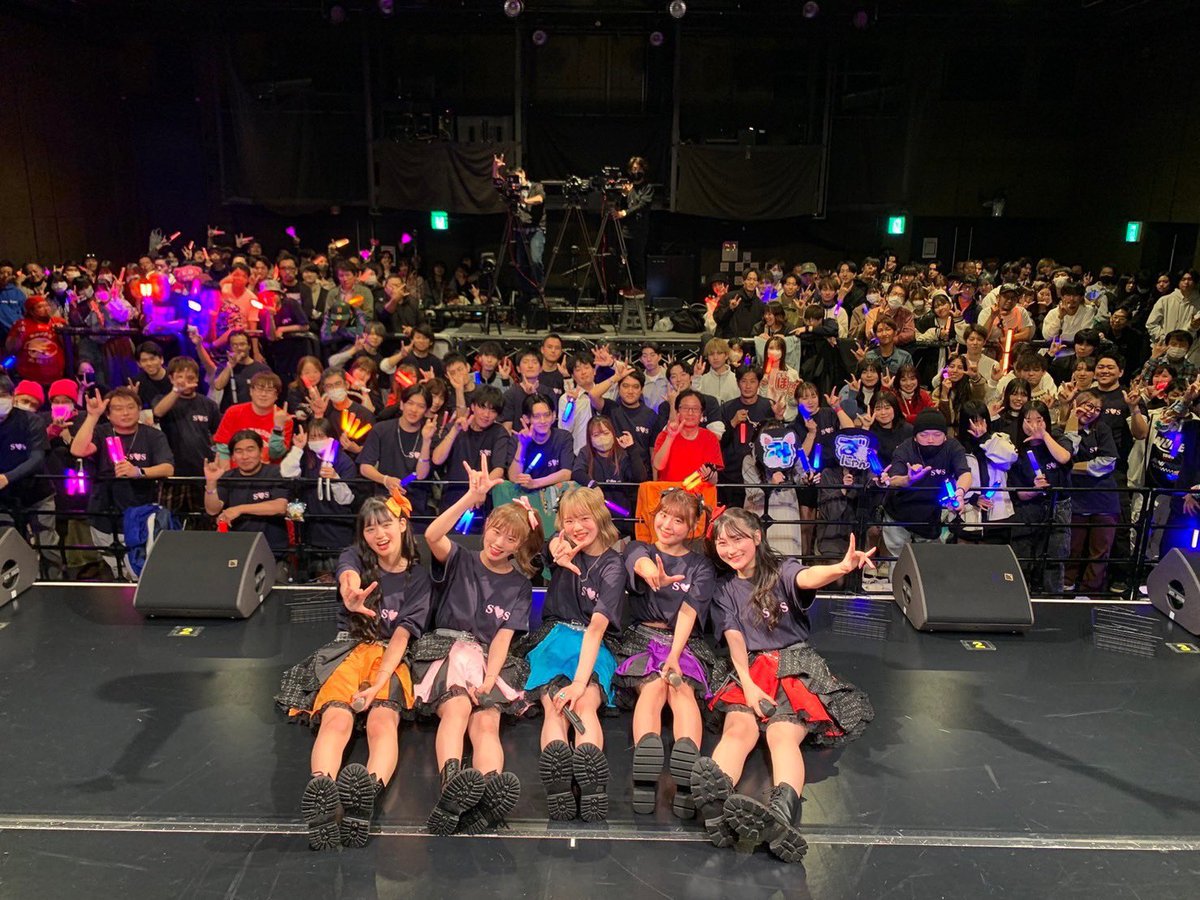 Spunky_hosoya's tweet photo. ダンスの監修が #PaniCrew のYOHEYさん(@sskingmaster)
チラッと挨拶できた🤗
あれ?ウチのバンド(@cwc_tokyo)の #MCTAX (@tax_GrisVAGO)くんはPaniCrewさん知り合いじゃね?
と思って後で確認したら #Spinwake でも #GrirsVAGO でも対バンしてるらしいw
けいじゅさんと久しぶりに会えて嬉しかった🍻 https://t.co/9D6NoZw6aO