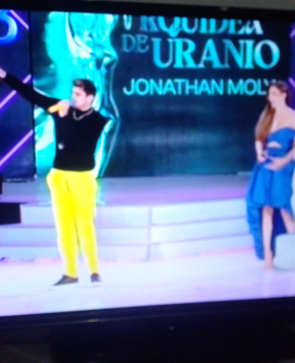 patidica's tweet photo. Jajajajaja @JonathanMoly #TeLaComiste #AlaViejaEscuela Busco a su público como pocos. Con el pantalón roto pero con #Orquidea de #Uranio https://t.co/jsEUtDYr92