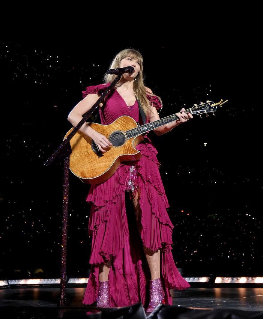 tswifterastour's tweet image. 🚨| Taylor Swift performs “Is It Over Now?” from “1989” as the first surprise song for Day 2 of ‘The Eras Tour’ in Buenos Aires, Argentina!
#TSTheErasTour #BuenosAiresTSTheErasTour

“You guys got this song to go #1 on the Hot 100”