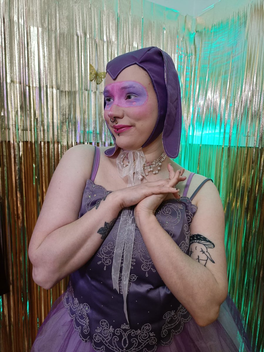 naattipulu's tweet photo. Pääsin Lucetin karnevaaliyöhön vielä kerran, tällä kertaa palvelusväen NPC:nä Bonny 💜🐰
Oli ihan huikee pelautus Joensuussa Mannun Vartijoille, ihanaa päästä tekemään peliä uusille ihmisille
#lucetlarp https://t.co/X0e86fEAjo