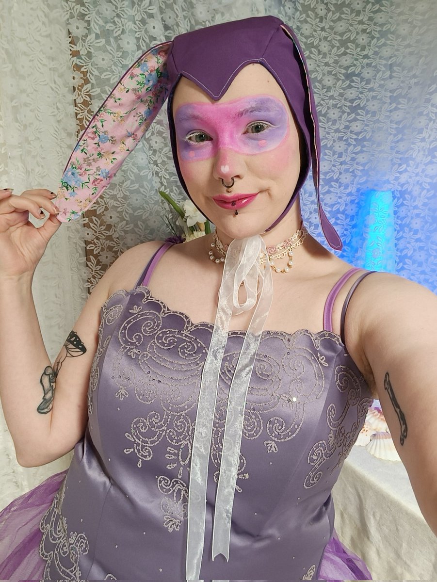 naattipulu's tweet photo. Pääsin Lucetin karnevaaliyöhön vielä kerran, tällä kertaa palvelusväen NPC:nä Bonny 💜🐰
Oli ihan huikee pelautus Joensuussa Mannun Vartijoille, ihanaa päästä tekemään peliä uusille ihmisille
#lucetlarp https://t.co/X0e86fEAjo