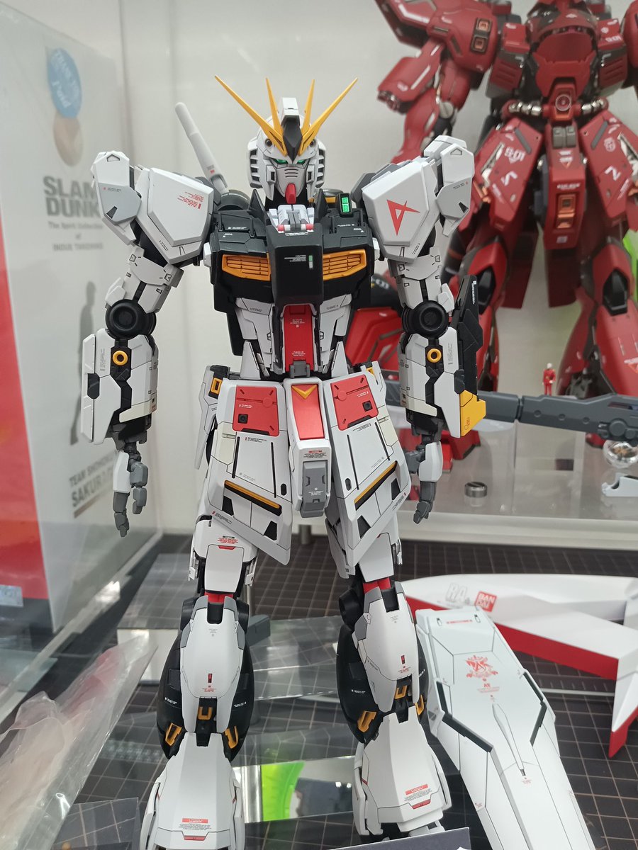 sein6787's tweet photo. hobbyショップで欲しい機体がズラリ😎　どれもカッコいい…！ https://t.co/jlLhWO6fxp