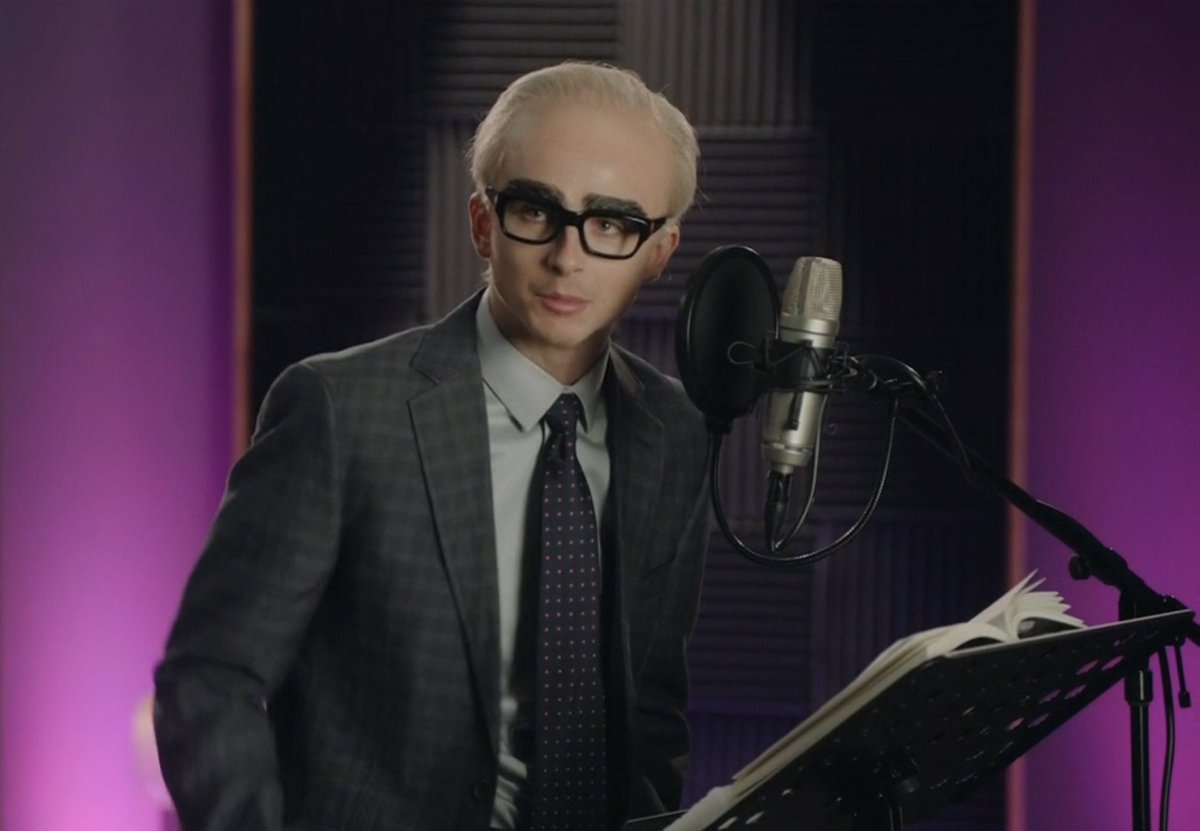 DiscussingFilm's tweet photo. Timothée Chalamet as Martin Scorsese on Saturday Night Live. https://t.co/vrKYrBBp10