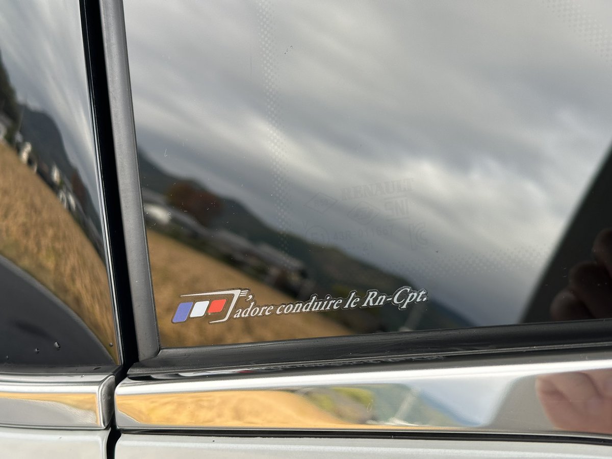 eOZrh4VLwLPYYT2's tweet photo. 先日いただいたステッカー、ようやく貼る事ができました。さり気ない感じだけど存在感がある素敵なデザインです🎵ありがとうございました。
#ルノーキャプチャー https://t.co/otjgWzyijw