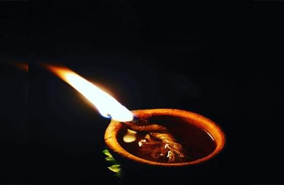 ashokKumarSarm2's tweet photo. পোহৰৰ উৎসৱ দীপাৱলীৰ শুভেচ্ছা সকলোলৈকে জনালোঁ। দীপাৱলীৰ এই উৎসৱে সকলোৰে জীৱন সৰ্বাংগীণ ভাৱে পোহৰাই তোলক। https://t.co/oWhCnY4fqG