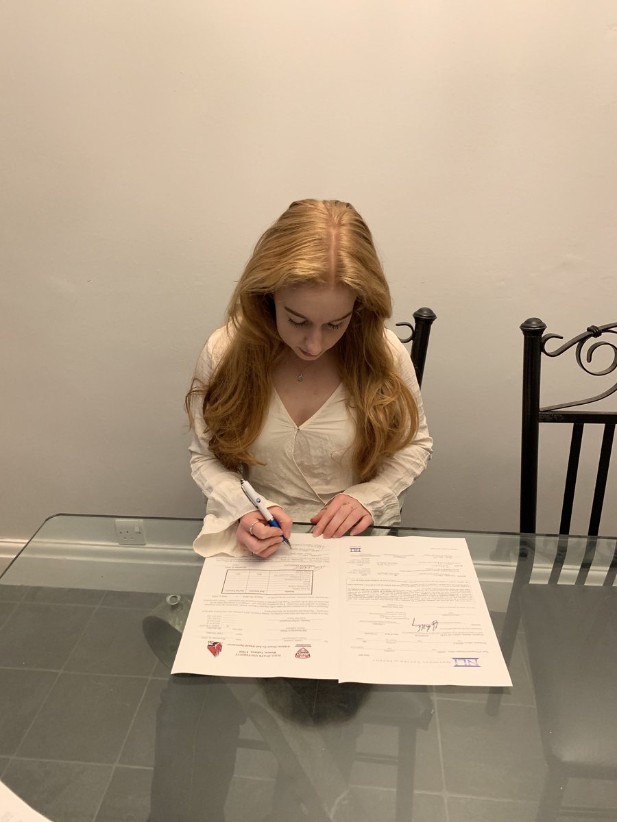 Zoe Lewis tweet media