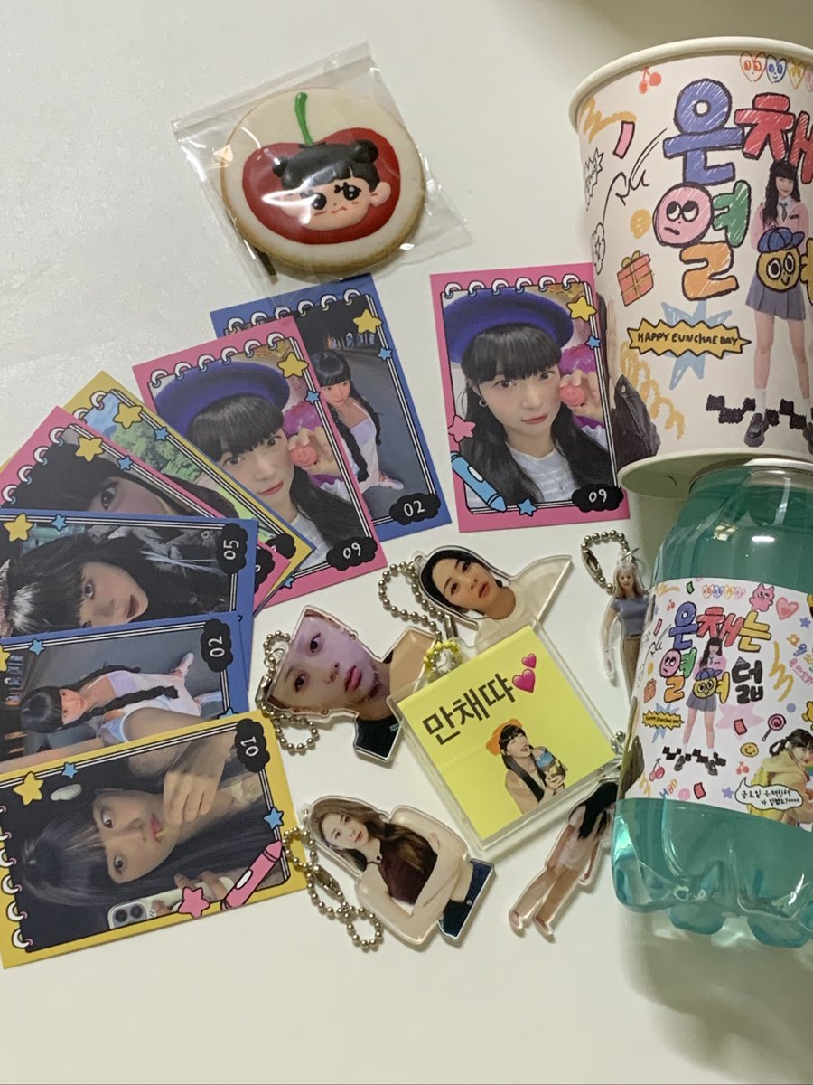 #홍은채생일_빵빠레불며축하

자연을 사랑하는 윤진이와
생일 기념 쓰레기 주워주세요 하는 은채
지구 지킴이 우리 자매즈 ㅎㅎ즈 많이 사랑해주자❤️

은채야 재밌게 놀다가요
생일 축하해요🥳 사랑해요 만채땨💕