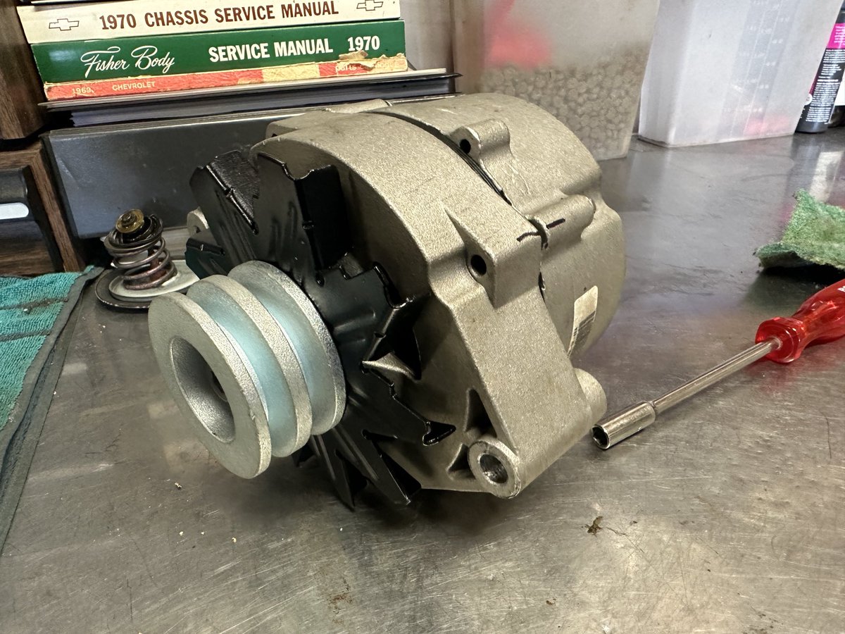 ScullyDamien's tweet image. Alternator rebuilt and charging as it should. #acdelco #backyardmechanic #SS396 #Chevelle #bigblock #Chevy #4speed 👌