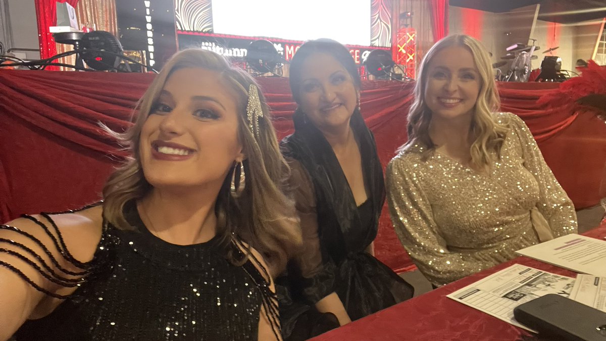 laynie_tv's tweet photo. A night of glitz, glam and generosity…. Moulin rouge style💃🏻 So much money raised tonight at the Tri-Cities Cancer Center Foundation Gala and Benefit Auction. Blessed to be able to emcee and be a part of such an amazing event🎤 all raising money for local cancer patients. ❤️ https://t.co/xYGl1hY39C