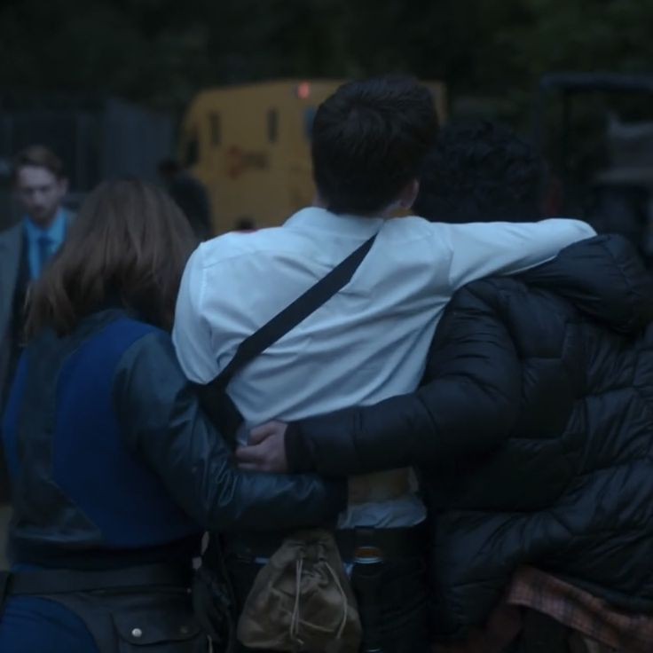 llocklylestan's tweet photo. @NetflixGeeked We want Lockwood & Co season 2&3!π»
#SaveLockwoodandCo
#LockNationHugsForCF
#LockwoodandCo https://t.co/GlJFk6Agqa