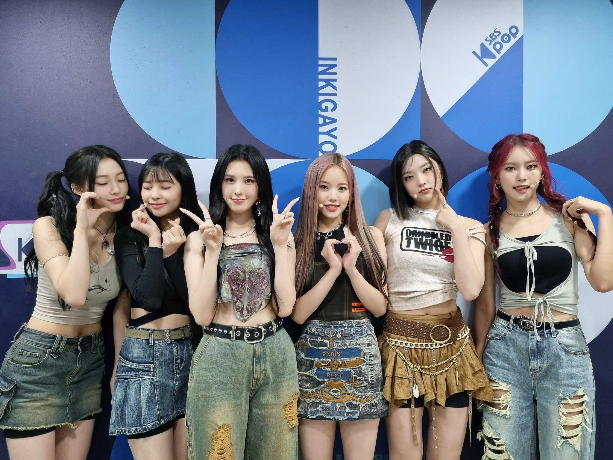 F-t7dTIagAAu2W0?format=jpg&name=large