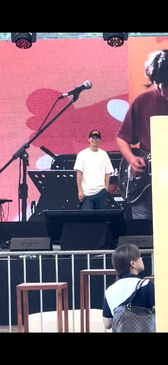 Hola seunggiyaaaaa… 

#LeeSeungGi #LSG #chimaekfestival #bonifaciohighstreet