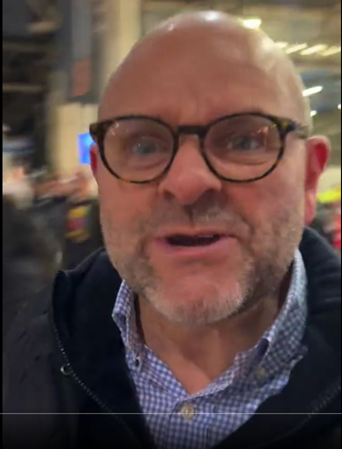 SalfordMe2023's tweet image. These are the racists from Waterloo Station yesterday.

They'll be pulling similar faces when the unlubed dildo of consequences catches up with them 🫤