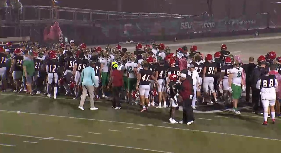 @SEUFireFootball and @avemariauniv show how to end a game the right way. Someone show this to @FMULionsFB. Did they have any sanctions from the @SunConference or the @NAIAFBALL for their disgraceful actions vs SEU on 10/28/23? #NAIAFB #sunconference #fmulions #seufire