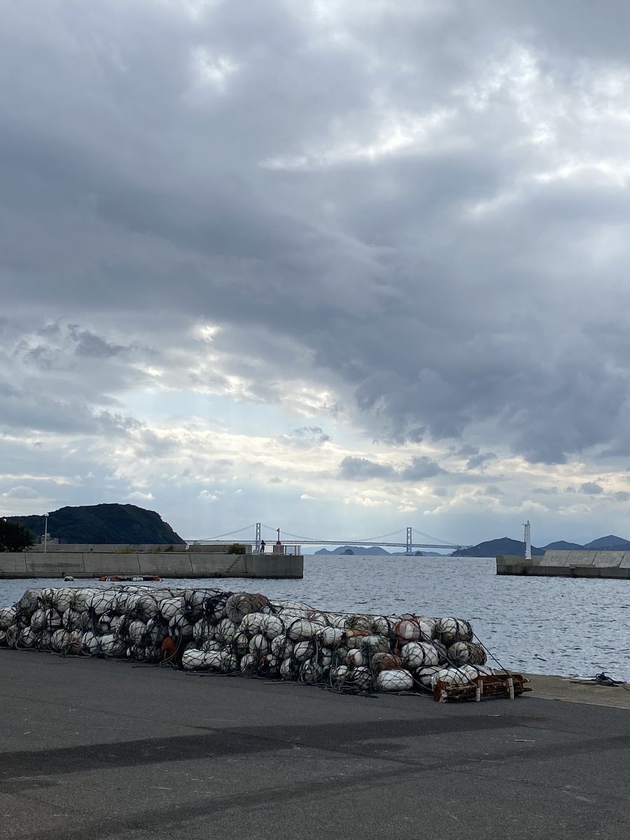 tomop_tomoyuki's tweet photo. 淡路島でも #runfor 。みんなの投稿を見てたら走らなきゃとなり、子どもたちが釣りしてる間にランニング🏃めっちゃ走ったつもりなのに、119カロリー😭😭
#ウェルネスアクション https://t.co/UNPkW76LE5