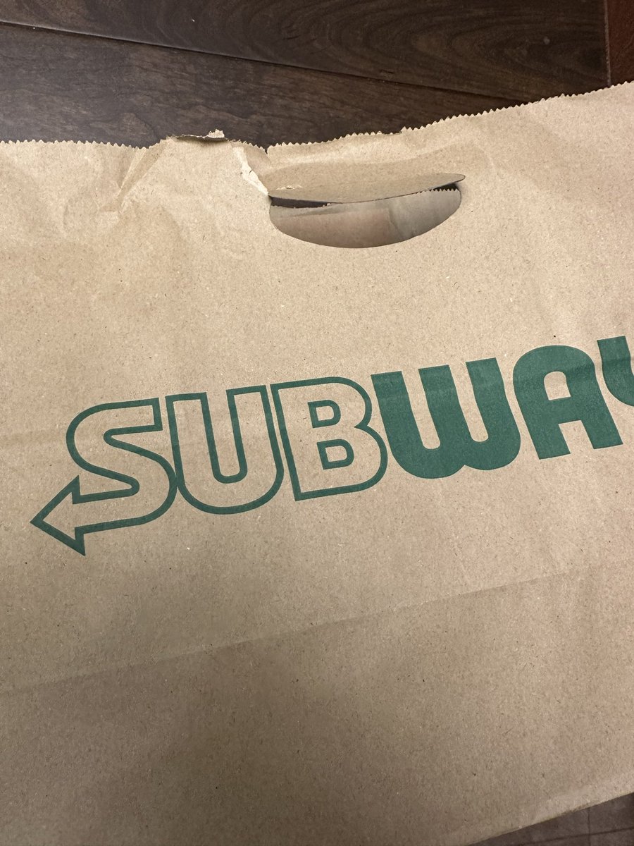 packaging_nerd's tweet image. Hate to report another #packagingfail but @subway brown paper bag let me down. Now I believe this natural Kraft bag is a big #sustainability win, when I switched it from left hand to right hand my modest order was apparently heavy enough to rip the handle and fall to the ground.