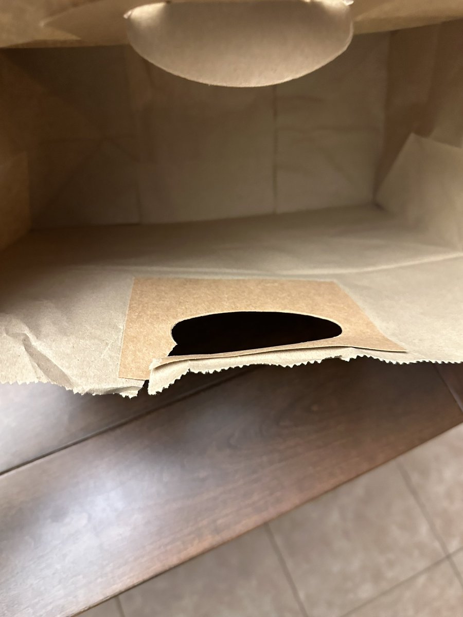 packaging_nerd's tweet image. Hate to report another #packagingfail but @subway brown paper bag let me down. Now I believe this natural Kraft bag is a big #sustainability win, when I switched it from left hand to right hand my modest order was apparently heavy enough to rip the handle and fall to the ground.