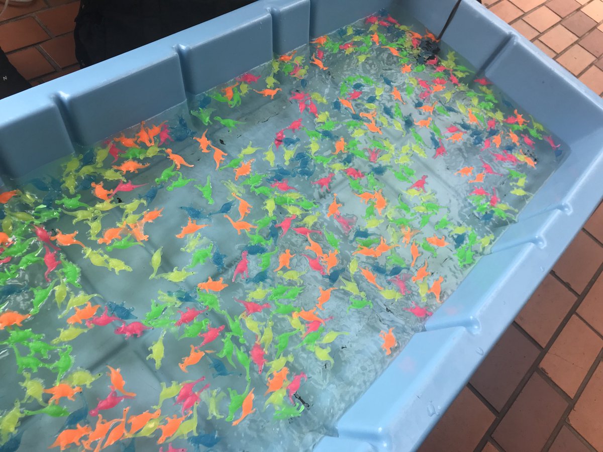 fukuitvevents's tweet image. 西武福井店の正面玄関前で恐竜縁日🦕開催中！