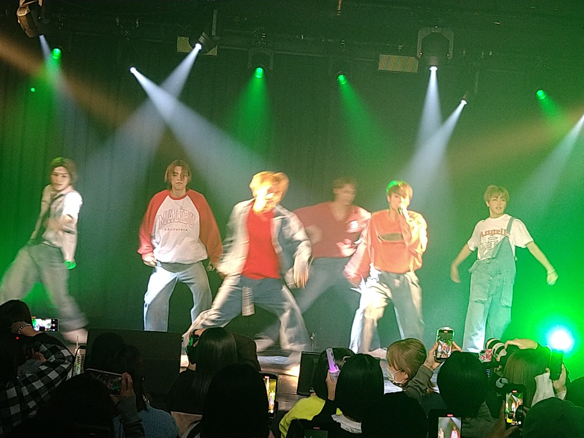 shinokubo2024's tweet photo. 新大久保にあるK-Stageのライブイベントでした。CMDM,キレキレのダンスと素晴らしい歌声でファンを魅了しました。　＃新大久保商店街　＃新大久保　＃KPOP　＃CMDM　＃Mainbase　＃Kstage https://t.co/PFiJPvOtgp