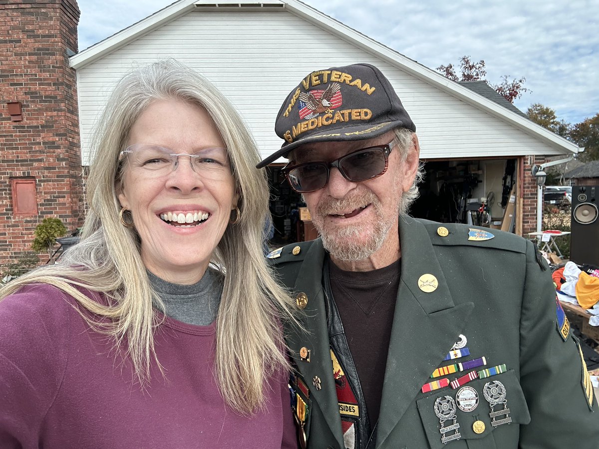 soarwitheagles's tweet image. Garage sale on Veterans Day. Great encounters all day long. I care nothing about making money on my stuff. I’m there for the conversations.