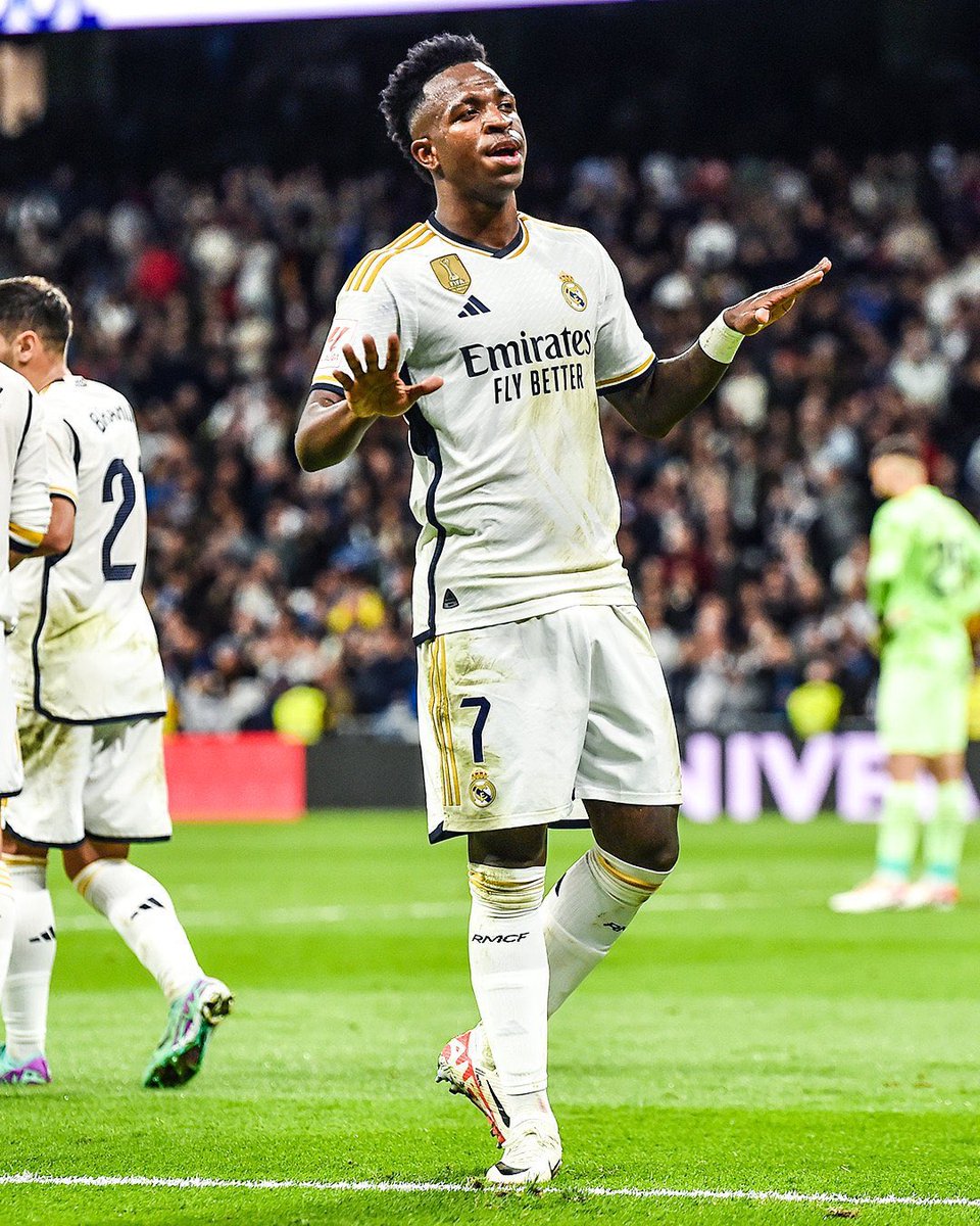 totalmadrid_'s tweet photo. Notice something 🤩✨ https://t.co/QTAjyfW2on