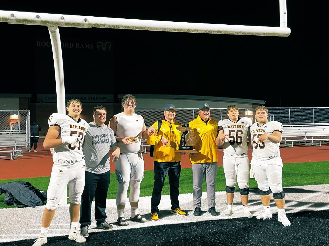 ZRichardson58's tweet photo. Beat them as a player✅
Beat them as a coach✅
JYD Football from the first snap to the last❗️👊🏼 @DavCardFootball 
Belleville on the clock…⏰⏰⏰ https://t.co/Td8DtjiwJ9